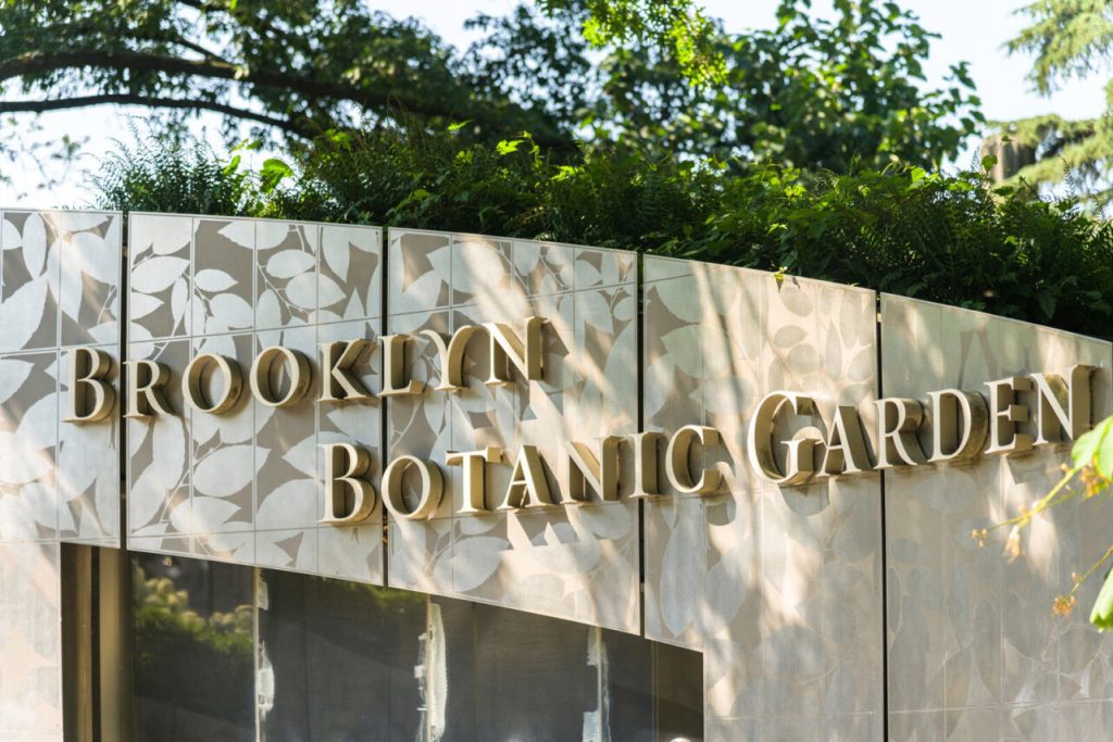 Entrance signage of Brooklyn Botanic Garden